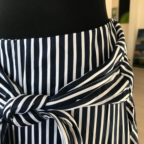 NY & Company - Striped Tie-Front Hi-Lo Skirt 💃🏻 - Picture 7 of 8